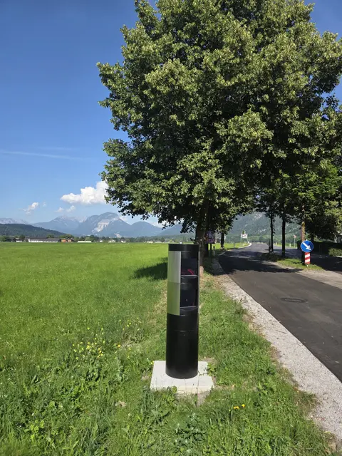 Mehr Sicherheit auf Kundls Straßen: Radarüberwachung und Schülerlotsen starten zum Schulbeginn. Im Bild: Radarkasten bei der Ortseinfahrt. | Foto: Gemeinde Kundl