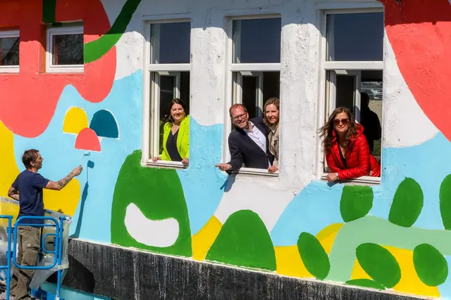 v.l.: Vizebürgermeisterin und Frauen- und Wohnbaustadträtin Kathrin Gaál (SPÖ), Bezirksvorsteher Dietmar Baurecht (SPÖ), ÖBB Immobilien Geschäftsführerin Claudia Brey und Planungsstadträtin Ulli Sima (SPÖ) im "Stadtraum Mitte 15".  | Foto: PID/Christian Fürthner
