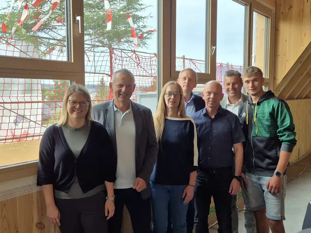 Sonja Mühlbachler, Martin Leonhardsberger, die Kirnberger Gemeinderätin Rosemarie Hebenstreit, NMS-Leiter Franz Krumpl, Schulobmann-Stv. Walter Eigenthaler, Schulqualitätsmanager Markus Mandic und Jonas Oberleitner. | Foto: Stadt Mank