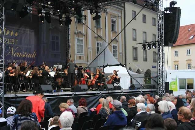 Die Musikschüler der J. M. Hauer-Musikschule präsentierten ihr Können beim Auftakt des Wiener Neustädter Stadtfestes.
