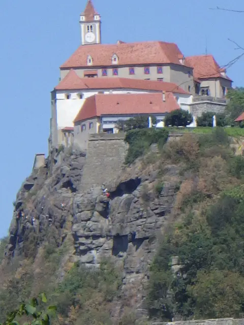 Der Burgfelsen ein einzigartiges Naturjuwel. | Foto: W. Preitler
