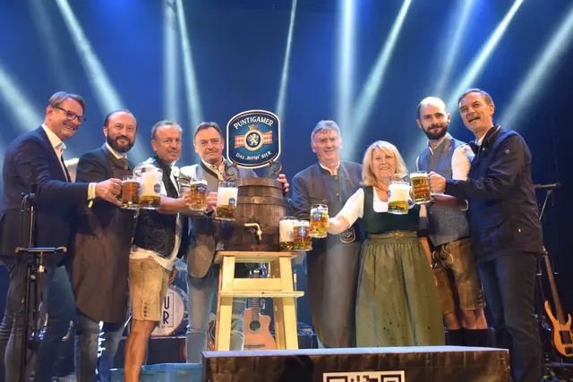 "O'zapft is" beim Hartberger Oktoberfest. Der Bieranstich eröffnete den traditionellen Event in Sankt Johann in der Haide. | Foto: MeinBezirk/Michael Strini