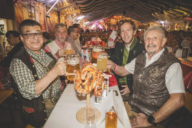 Das Programm am Freitagabend stand im Zeichen des ausgelassenen Feierabends. | Foto: Klaus Pressberger