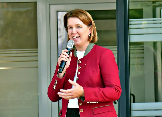 Landrätin Michaela Langer-Weninger