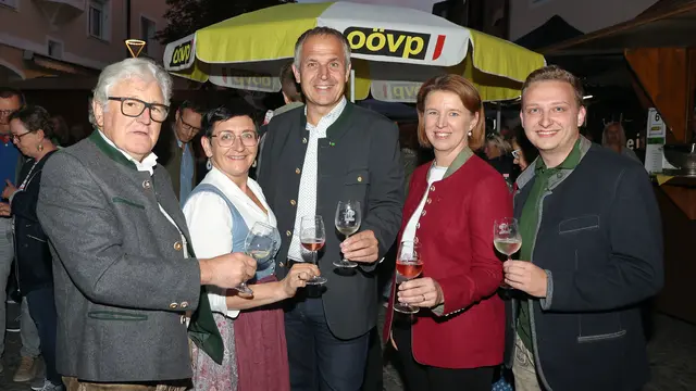 Anton Hüttmayr, Bürgermeister von Puchkirchen, Landtagsabgeordnete Manuela Gschwandtner, ÖVP-Bezirksparteiobmann Landtagsabgeordenter Christian Mader, Landesrätin Michaela Langer-Weninger, Jonas Klein, Geschäftsführer der ÖVP Bezirk Vöcklabruck (v.l.).  | Foto: Helmut Klein