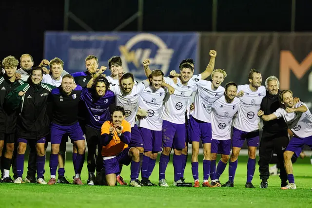 Die Freude stand den Gramasettnern nach Spielende sichtlich ins Gesicht geschrieben. Den Aufwind wollen diese ins Derby gegen St. Veit mitnehmen. | Foto: Reischl