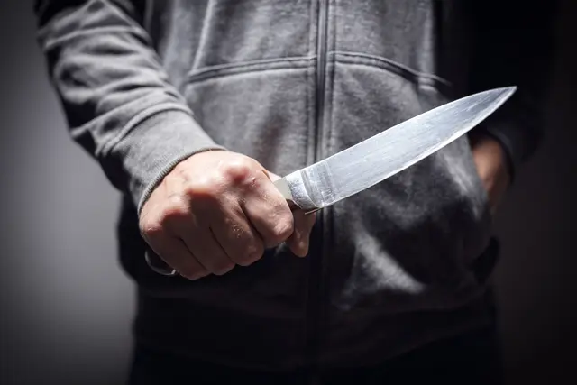 Der 26-jährige Albaner soll am Hauptplatz von Vöcklabruck Menschen mit einem Messer bedroht haben. | Foto: PantherMedia / BrianAJackson