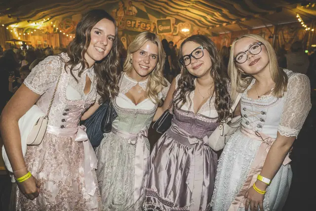 Der zweite Tag des Leobener Wiesenfestes stand ganz im Zeichen der feierfreudigen Feierabend-Gesellschaft. | Foto: Klaus Pressberger