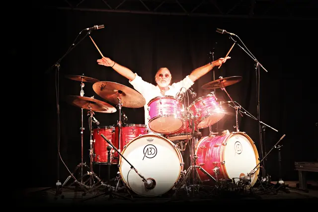 Heini Altbart rückte mit seiner Drum-Show in die Mitte des dichten Programms und lieferte eine schlagkräftige Performance.