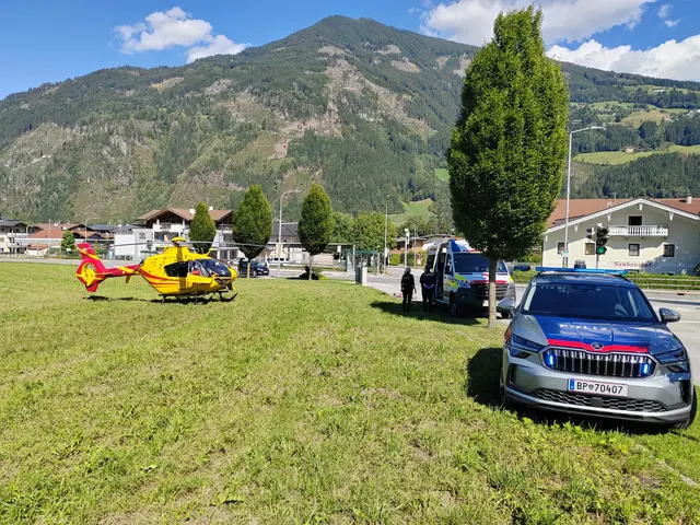 Die 61-jährige Niederländerin stürzte mit dem Fahrrad so schwer, dass sie mit dem Rettungshubschrauber ins KH Hall geflogen werden musste. | Foto: Zoom Tirol