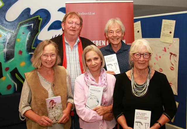 Elisabeth Lexer, Horst Horvath, Nadja Flickinger sowie Joe und Jutta Treiber beim Literaturauftakt in der Mittelschule Kohfidisch. | Foto: Peter Seper