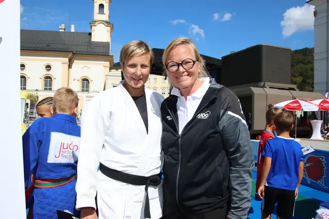 Judo: Landestrainerin Simone Schuster, Präsidentin Karin Dorfinger.