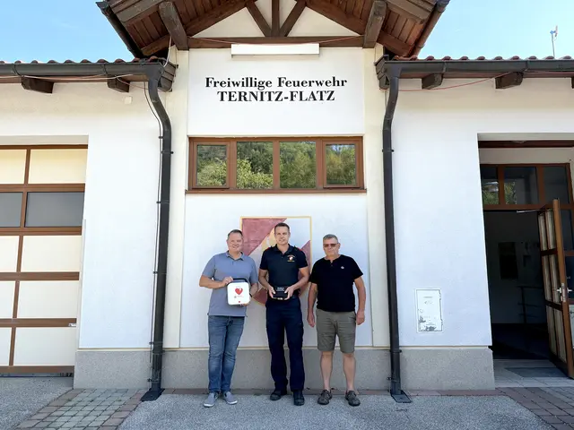 LAbg. Bgm. Mag. Christian Samwald, Feuerwehrkommandant Michael Wernhart und Gemeinderat Franz Gruber. | Foto: Gemeinde Ternitz