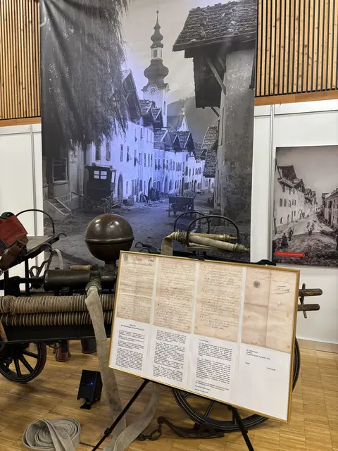 Ein besonderer Schatz der Ausstellung: Dieses historische Foto wurde beim 150-Jahr-Jubiläum erstmals öffentlich gezeigt und gibt einen eindrucksvollen Einblick in das Zirl von früher. | Foto: Georg Larcher / MeinBezirk