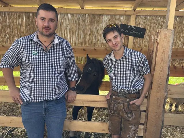Viele Vereine bereicherten das Fest: Die Jungbauern/Landjugend Seefeld bot Ponys&amp;Co und Produkte.