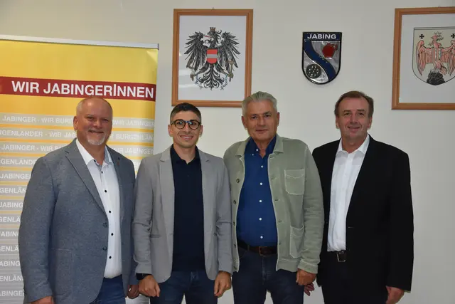 Generationenwechsel in Jabing: SPÖ-Landesgeschäftsführer Friedrich Radlspäck, SPÖ-Bürgermeisterkandidat Lukas Valika, Langzeitbürgermeister Günter Valika und Landtagsabgeordneter Christian Drobits | Foto: SPÖ Burgenland