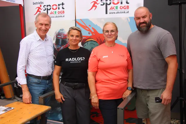 AK Präsident Josef Pesserl, Weiz Bürgermeisterin Bettina Bauernhofer, AK Weiz Regionalsekräterin Astrid Knapp und AK/ÖGB Betriebssport GF Christoph Kacherl (V.l.) am Radtag in Weiz | Foto: Josef Hofmüller