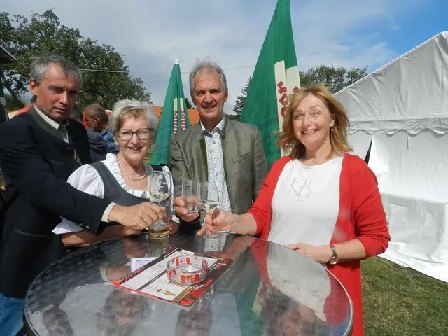 Karl Böhm, Luise Hössinger, Karl und Roswitha Hollaus haben sich gut unterhalten. | Foto: Heribert Punz