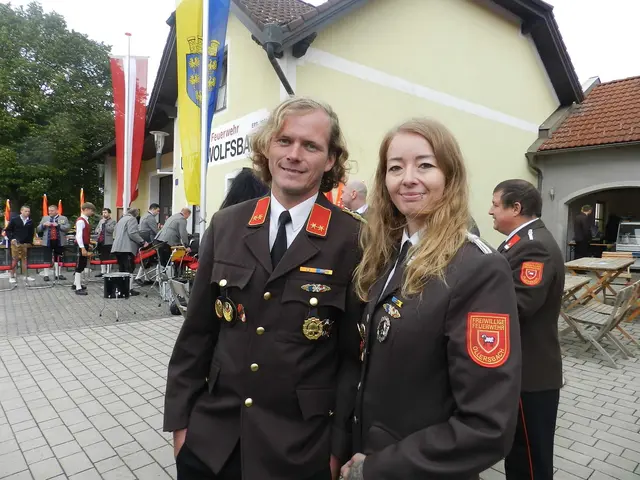 Kommandant Daniel Ortner und Johanna Heinzl von der Feuerwehr Kirchstetten. | Foto: Heribert Punz