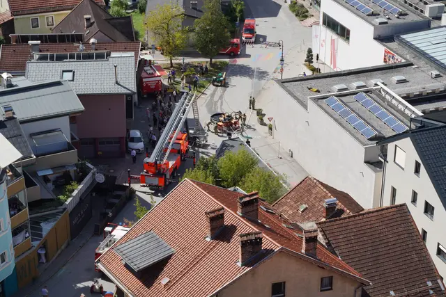 Bei zahlreichen Vorführungen konnten die Besucherinnen und Besucher erleben, wie moderne Feuerwehrtechnik funktioniert und welche Aufgaben die Einsatzkräfte im Ernstfall bewältigen. | Foto: Georg Larcher / MeinBezirk