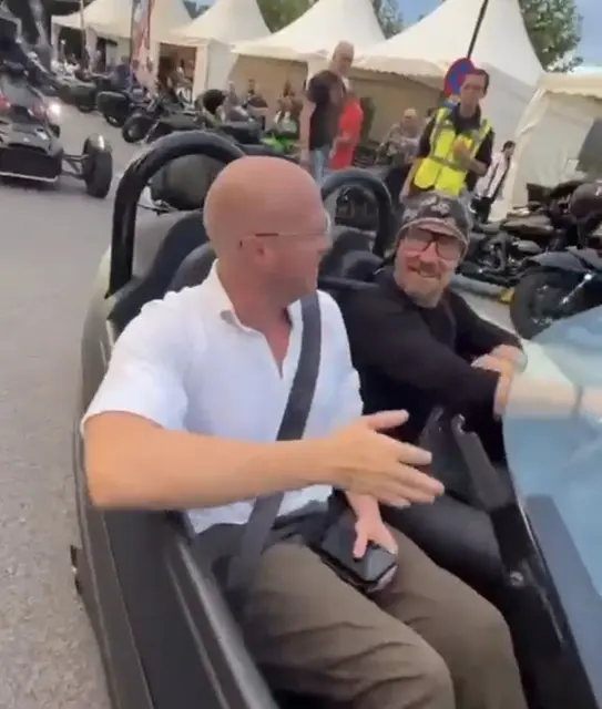 MeinBezirk-Reporter Markus Krücken mit Harley-Heli auf der Vanderhall im Velden Village | Foto: Krücken