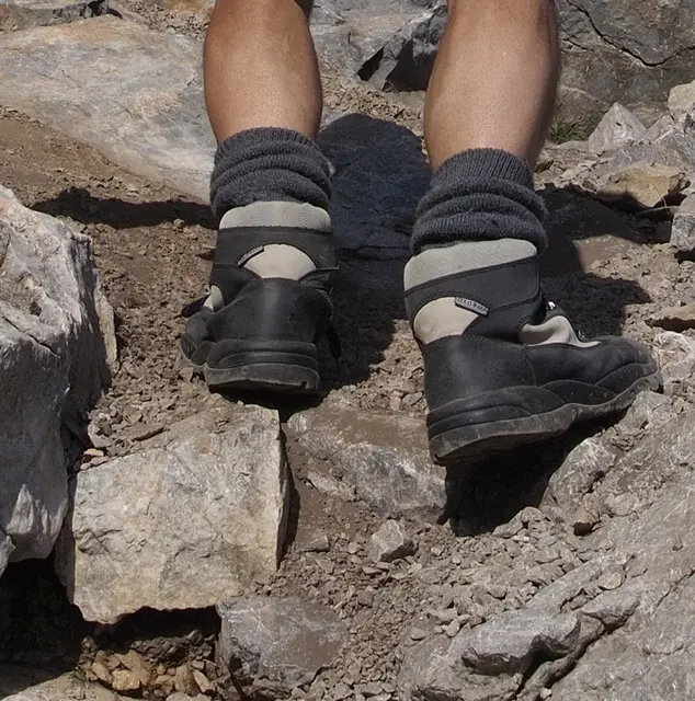 Die Wanderin verletzte sich schwer am Fuß. (Symbolbild). | Foto: Santrucek