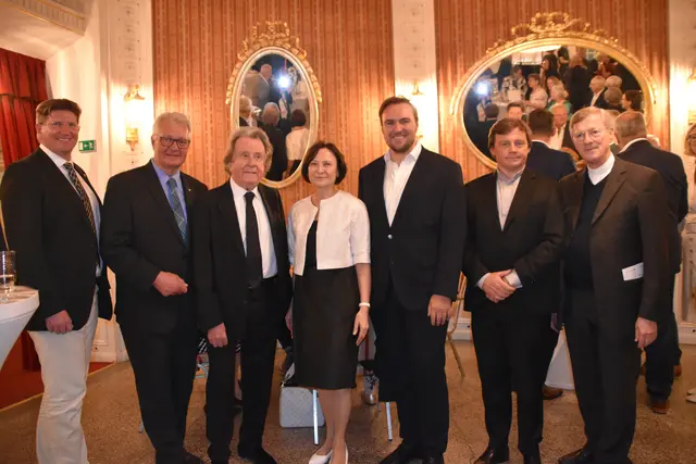 Christian Pehofer, Christoph Kainz, Rudolf Buchbinder, Erna Koprax, Michael Capek, Bogdan Pelc und Clemens Abrahamowicz. | Foto: Mirjam Preineder