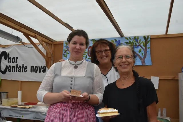 Der Chor Cantate nova tischte Kuchen und Torten auf | Foto: Julia Lirsch / MeinBezirk