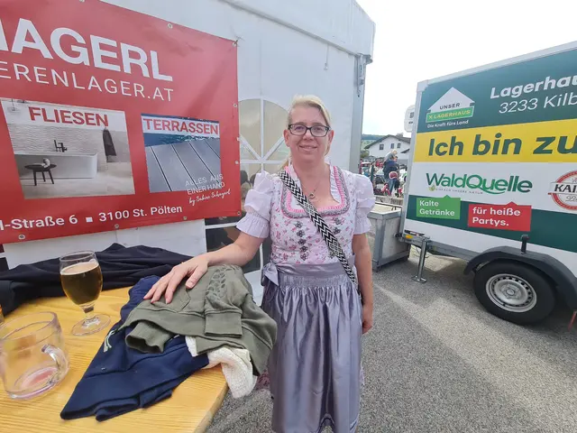 Trotz einer Anreise von rund 400 Kilometern ließ sich Monika Weber aus Deutschland das Feuerwehrfest in Hofstetten-Grünau nicht entgehen. Durch ihre Bekanntschaften bei der Feuerwehr ist sie mit Hofstetten besonders verbunden. | Foto: Cornelia Strobl