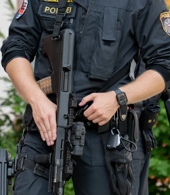 Meldungen über bewaffnete Personen lösten einen Großeinsatz  der Polizeiin Hall und Mils aus. | Foto: fotokerschi.at