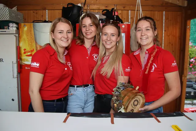 Brauchtumsgruppe: Lisa, Elena, Carina und Annalena (v. l.).