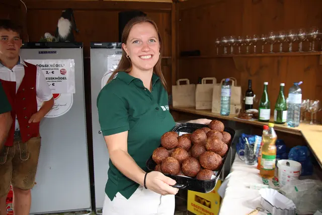 Sehr begehrt waren die "Ross-Knödel" bei Karina.