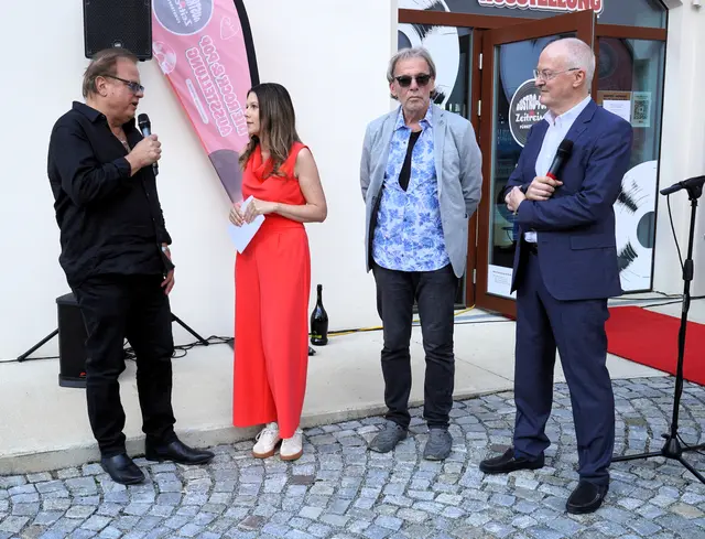Opus-Mastermind Ewald Pfleger, Moderatorin Kerstin Hausegger, Opus-Schlagzeuger Günter Grasmuck und Friedrich Ohnewein, Begründer und Kurator der Ausstellung (v . l .) | Foto: Waltraud Wachmann