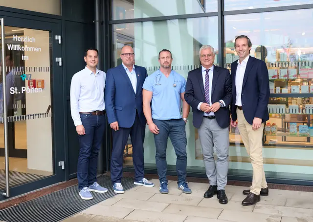 Christoph Erber (Geschäftsführer PVZ); Thomas Wieland, BSc., MSc. (Gesundheitsexperte im Büro Antauer); Dr. Rafael Pichler (Gesellschafter PVZ); Landesrat Martin Antauer (NÖGUS-Vorsitzender); Mag. Volker Knestel (NÖGUS-Geschäftsführer). | Foto: NLK Pfeiffer