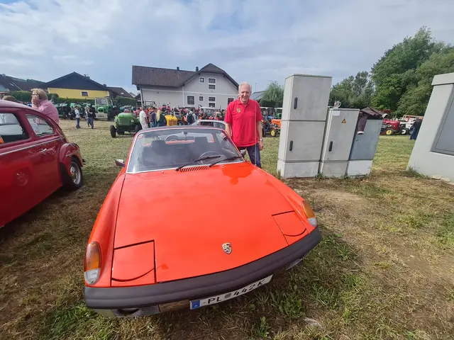 Gerhard Figl-Fischelmaier besitzt seinen Oldtimer seit 17 Jahren. Das Fahrzeug stammt aus Amerika und wurde komplett zerlegt und restauriert. | Foto: Cornelia Strobl 