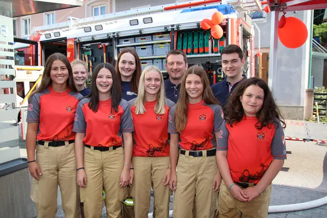 Auch die Feuerwehr-Jugend mit Leiter Lukas Weikl war beim Marien-Kirtag vor Ort und freute sich über ein tolles Fest in Köstendorf.