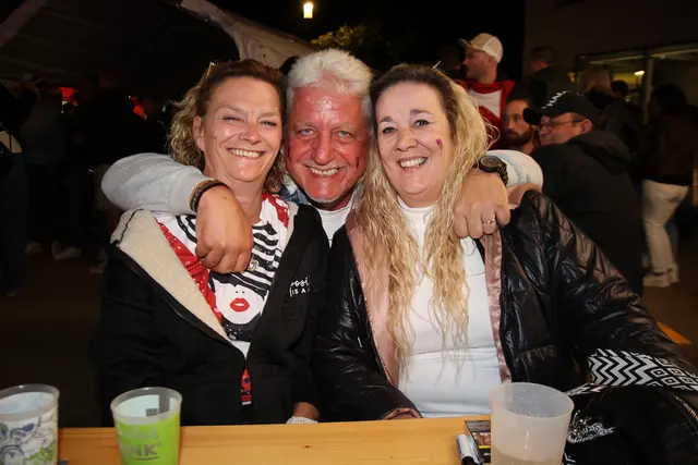 In Feierlaune waren in Thalgau auch Michi, Didi und Sabine.
