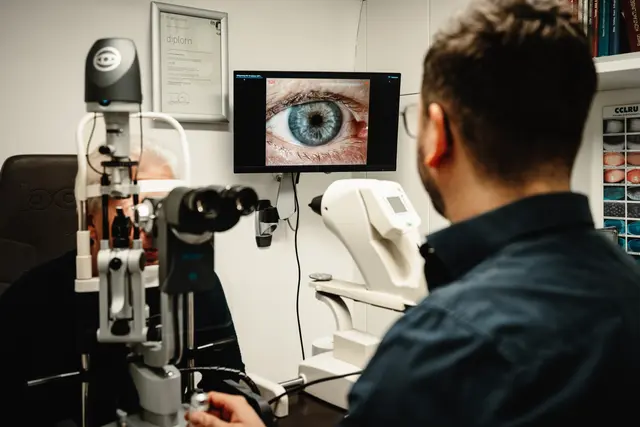 Seit 33 Jahren setzt Optik Rossmann in der Grazer Reitschulgasse auf das koordinierte, beidäugige Sehen- Und das mit modernster Technik und viel Empathie für die Kunden. | Foto: Bernd Grosseck