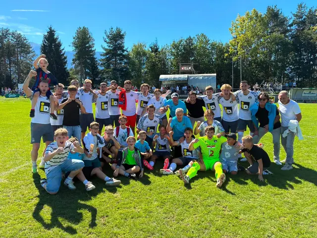 Die Spittaler jubelten vor rund 800 Zusehern über einen Derbysieg auswärts in Seeboden. | Foto:  SV Spittal
