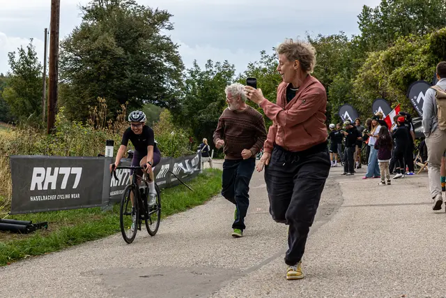 Mehr als 250 Teilnehmer und eine Fankurve wie bei einem großen Radrennen: Die Sophienalpen Classic 2026 sorgte für einen stimmungsvollen Radsportabend im Wienerwald. | Foto: Georg Ogris