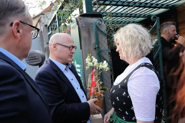 WKO-Obmann Peter Sükar gratulierte Bianka Zupan. | Foto: Cescutti