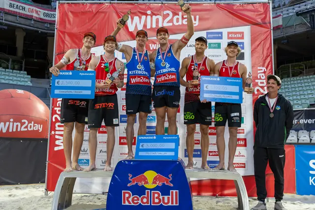 Waller und Pristauz auf dem Stockerl: Das steirische Duo krönte sich mit dem Beachvolleyball-Staatsmeistertitel.  | Foto: ÖVV / Gert Nepel