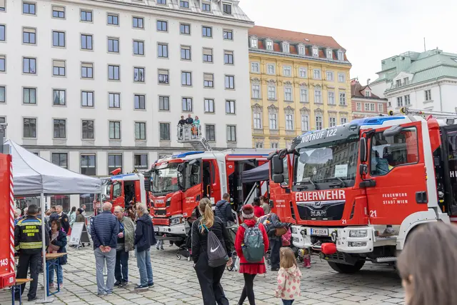 Zu ihrem 340-jährigen Jubiläum bot die Wiener Berufsfeuerwehr Am Hof alles auf, was das Zeughaus hergab. | Foto: René Brunhölzl