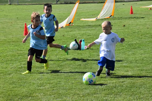 Der Fußballnachwuchs kickte in Großpetersdorf. | Foto: MeinBezirk/Michael Strini