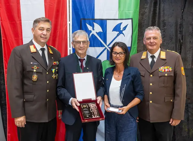 Kommandant Abschnittsbrandinspektor Elmar Ruth, Bürgermeister Paul Kirchberger, Amtsleiterin Jutta Sandler, Landesfeuerwehrkommandant Dietmar Fahrafellner (v.l.). | Foto: FF Ottenschlag