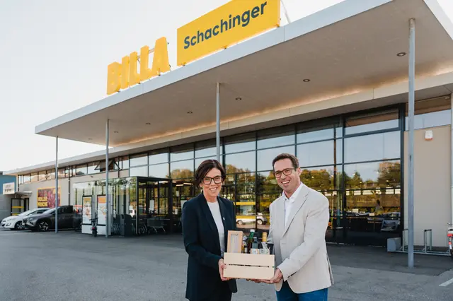 Bürgermeisterin Doris Staudinger und Stefan Schachinger (v.l.). | Foto: BILLA AG/Dieter Hawlan