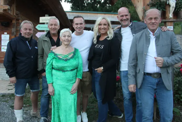 Andi Doppelhofer und Manfred Maier (beide von den Edlseern), Jazz Gitti, Nico Kristoferitsch, Marlena Martinelli, Udo Wenders und Fritz Kristoferitsch von den Edlseern (v.l.) | Foto: Josef Hofmüller