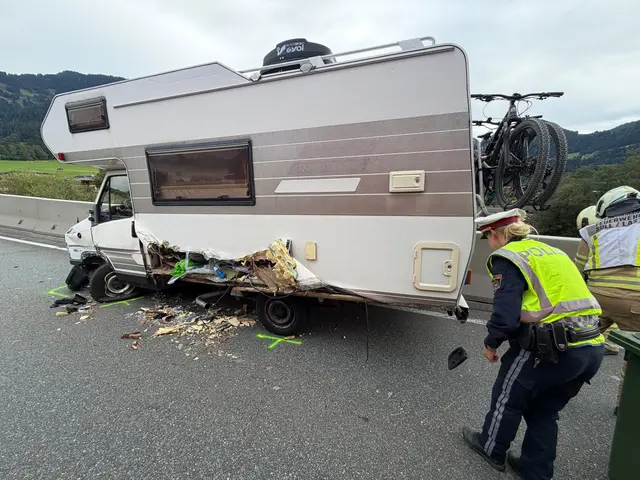 An beiden Fahrzeugen entstand laut Polizei erheblicher Sachschaden. | Foto: ZOOM.Tirol