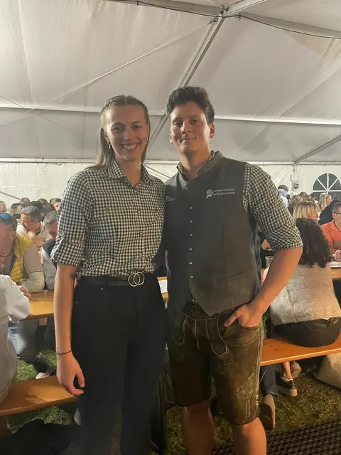 JB-Ortsleiterin Valentina Thaler und Obmann Elias Dießner freuen sich über ein gelungenes Almfest 2026. | Foto: Mair