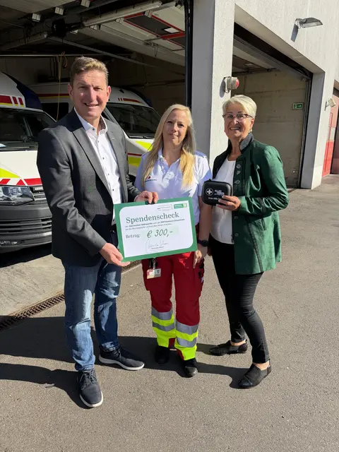 Die Steirische Volkspartei und der Steirische Seniorenbund veranstalten mit dem Roten Kreuz steiermarkweit Erste-Hilfe-Kurse anlässlich des Welttages der Ersten Hilfe. Im Bild: NRAbg Bgm. Andreas Kühberger, Lehrbeauftragte Erste-Hilfe-Kurs Nicole Wabnegger und Bezirksobfrau Seniorenbund Hannelore Wölfler (v. l.) | Foto: ÖVP Leoben